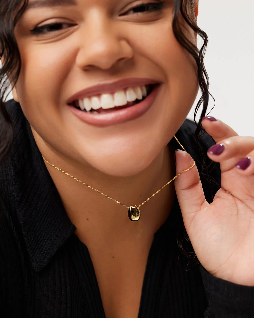 Gold Pendant Necklace - Pebble Mini - Image 3