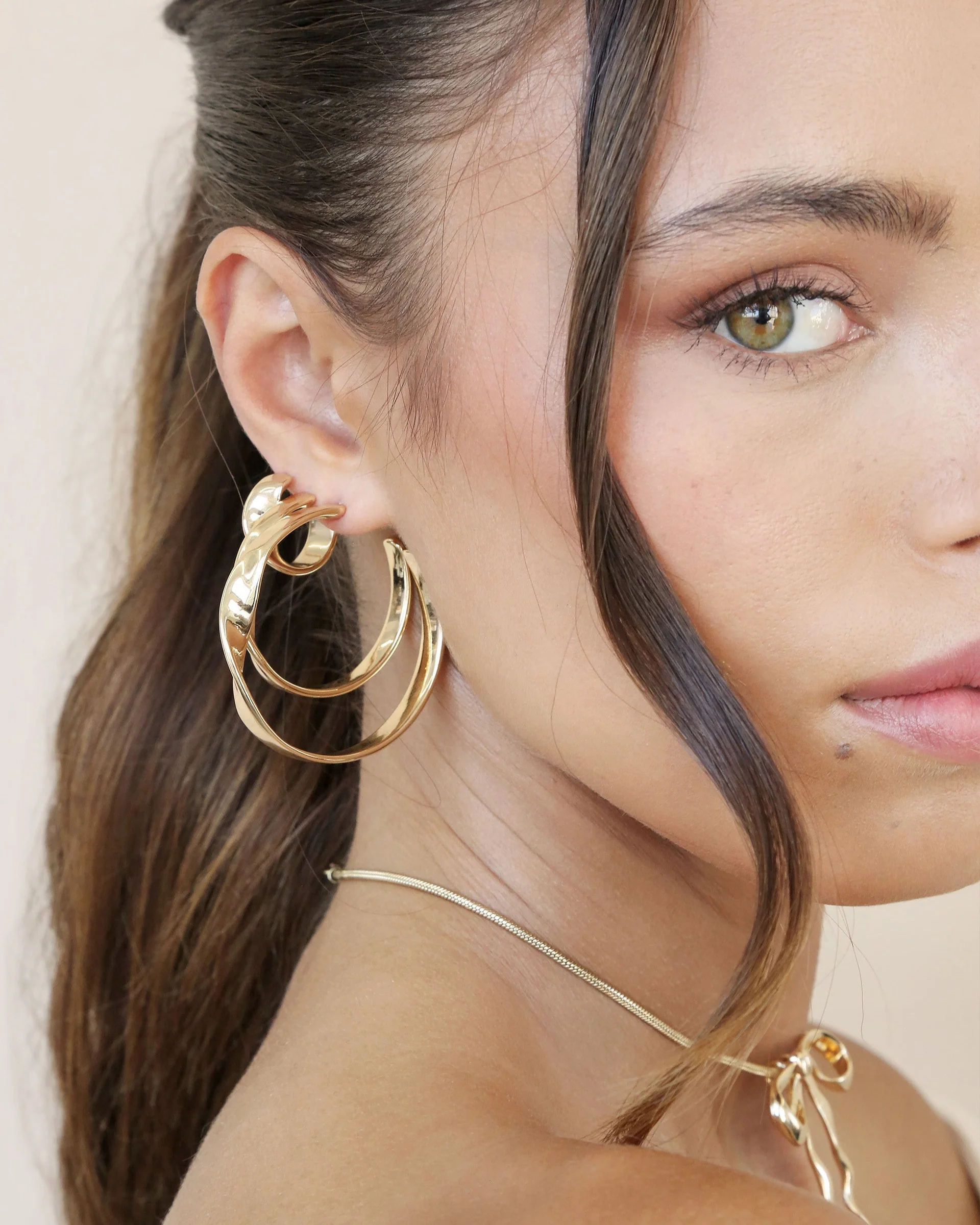 Heirloom Twist Medium Hoops - Image 4