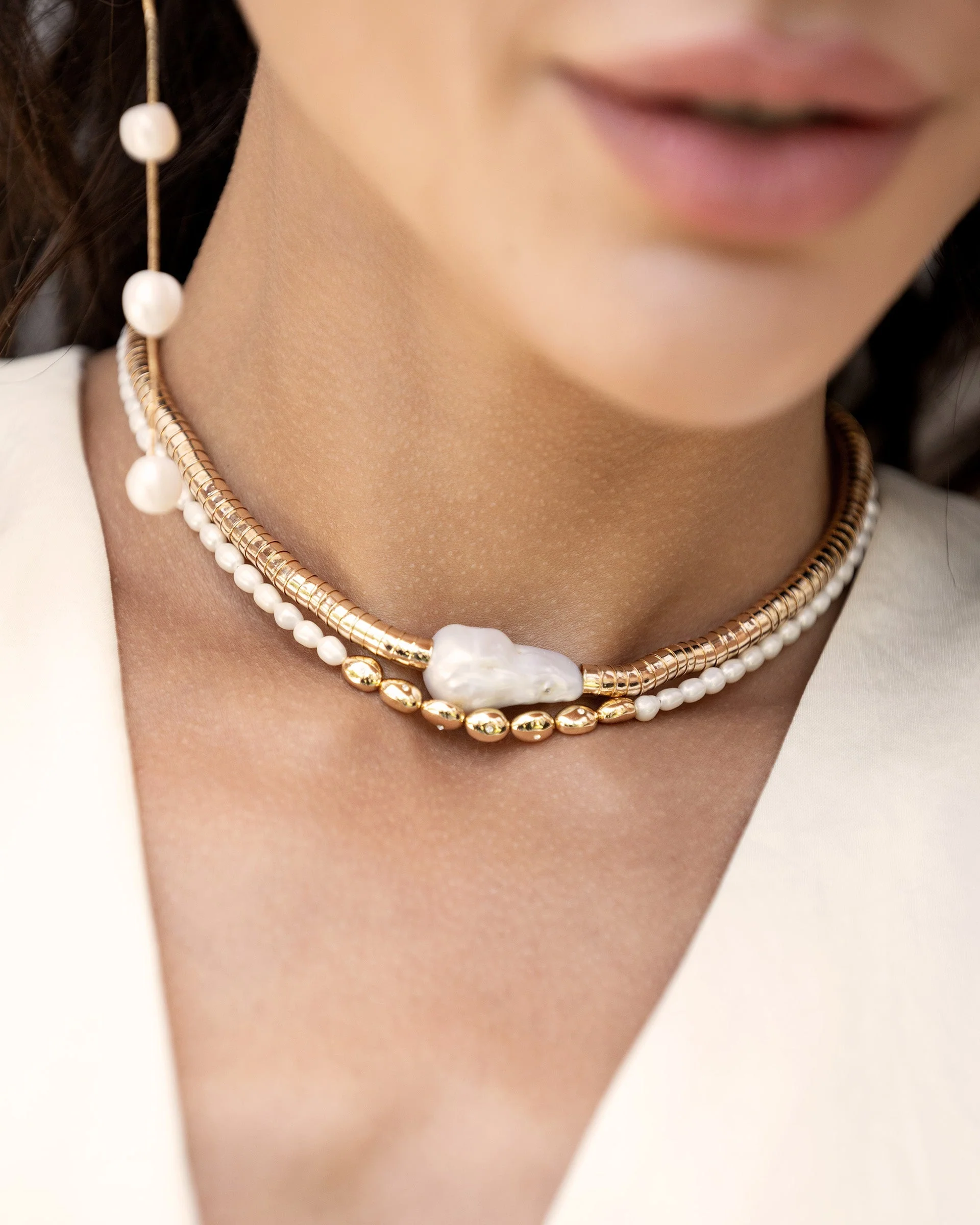 Liquid Gold and Pearl Choker - Image 4