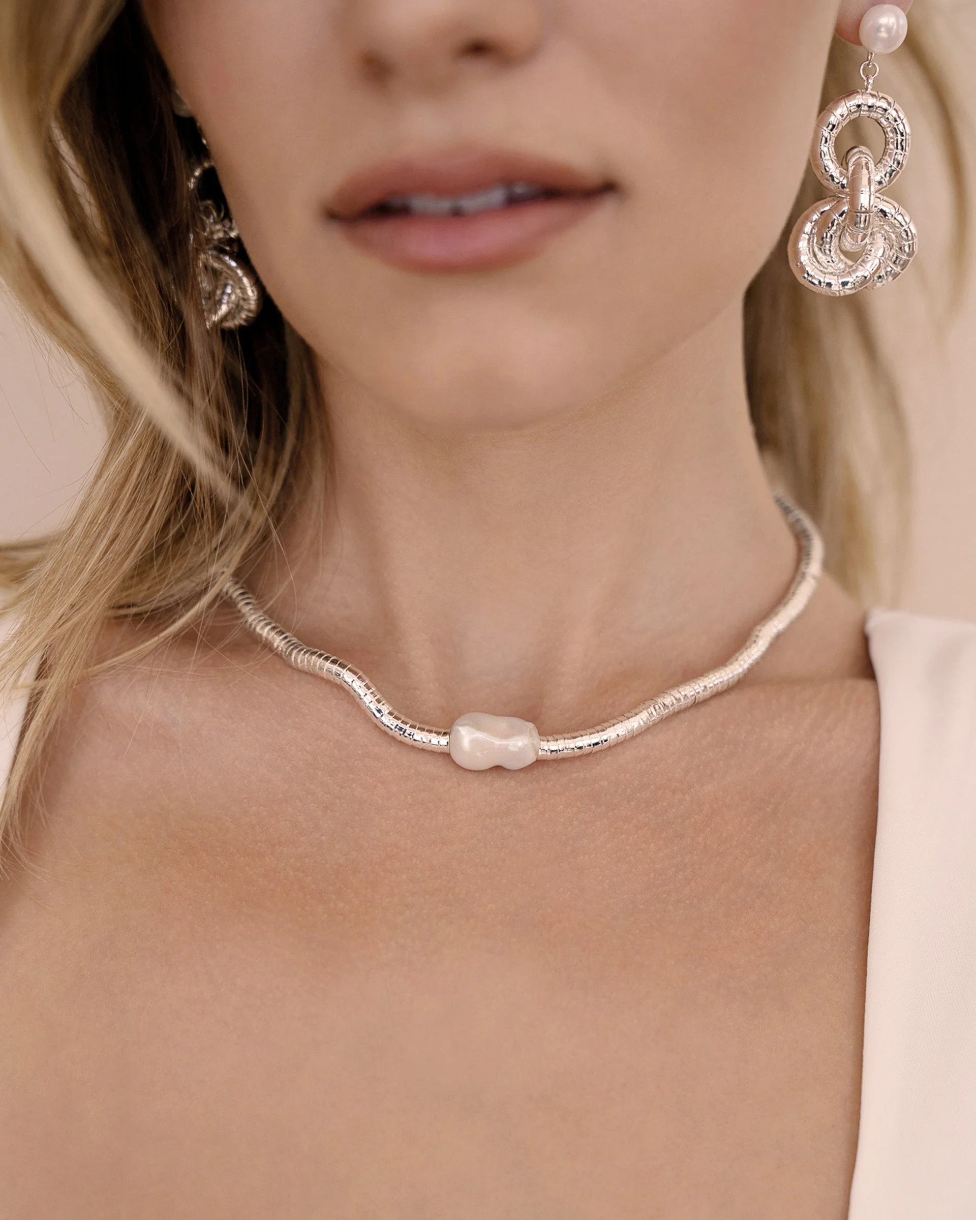 Liquid Gold and Pearl Choker - Image 8