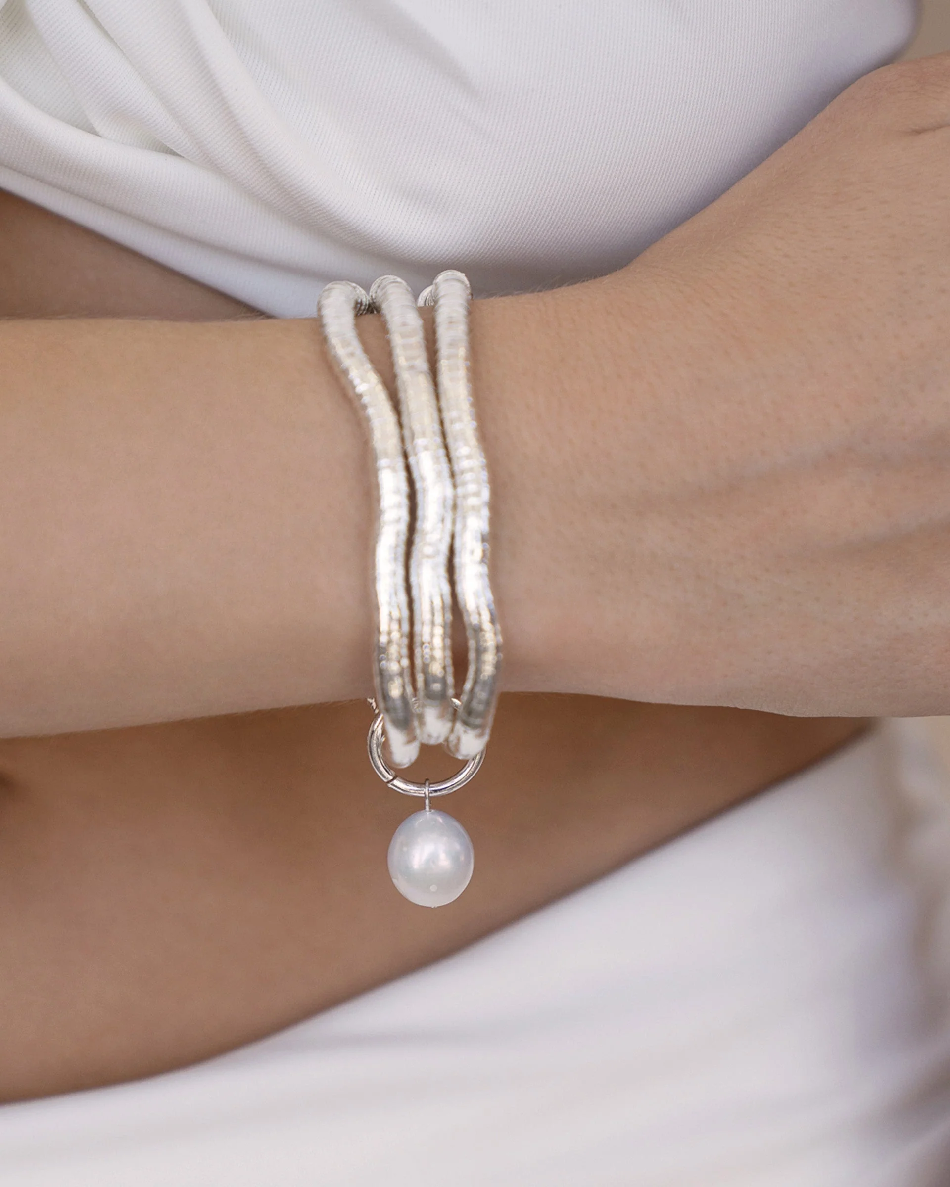 Liquid Gold and Pearl Stretch Bracelet - Image 3