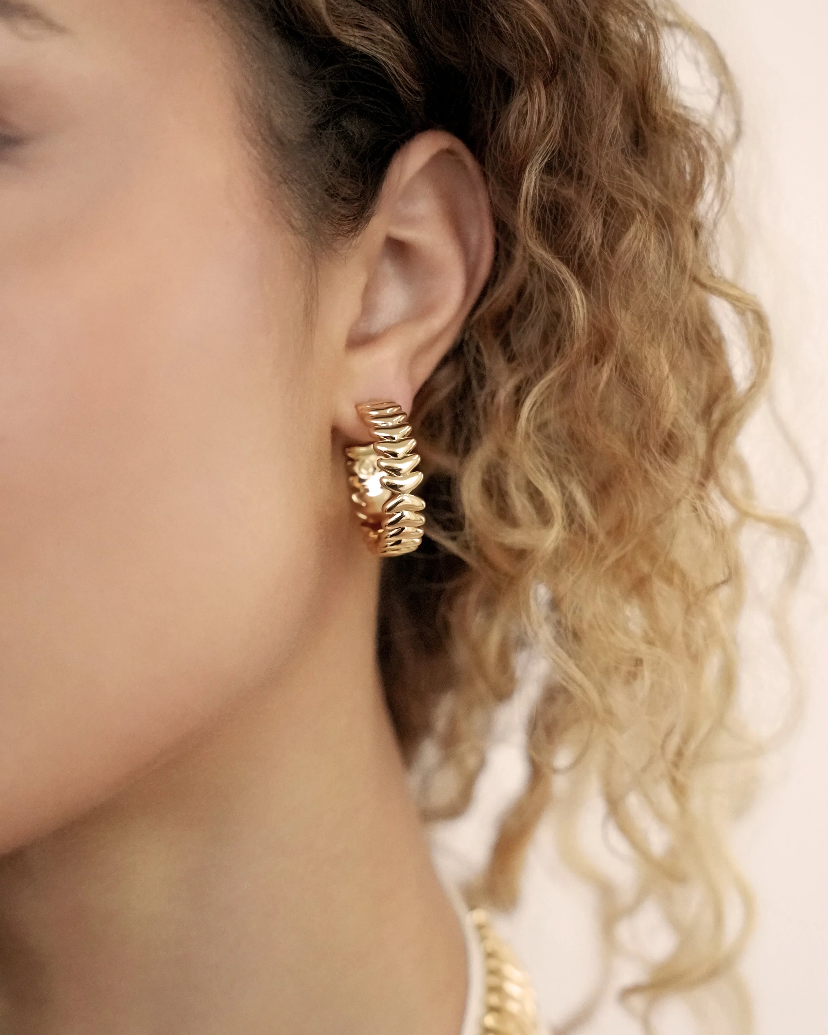 Medium Metal Moderna Hoops - Image 2