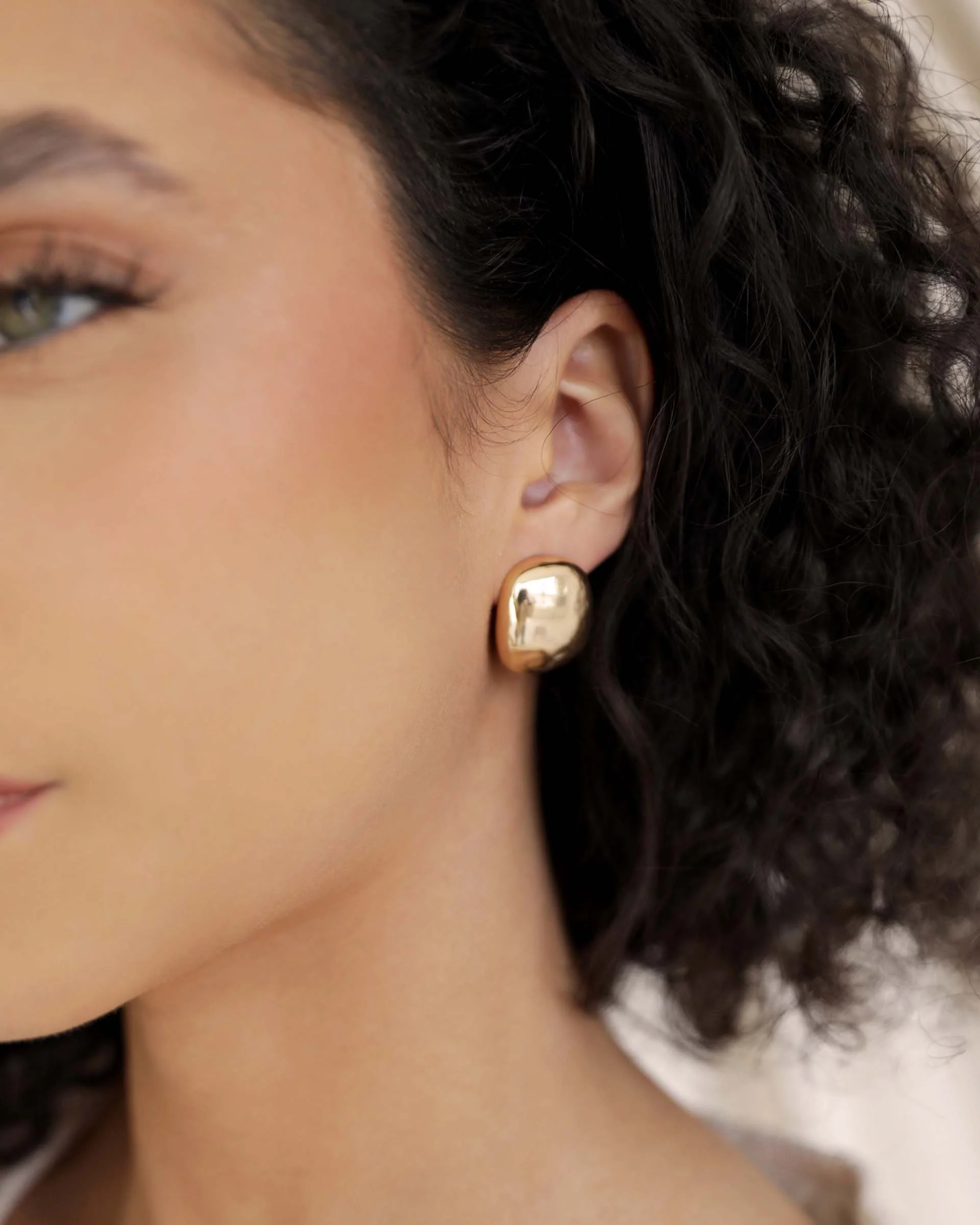 Minimal Curved Square Stud Earrings - Image 2