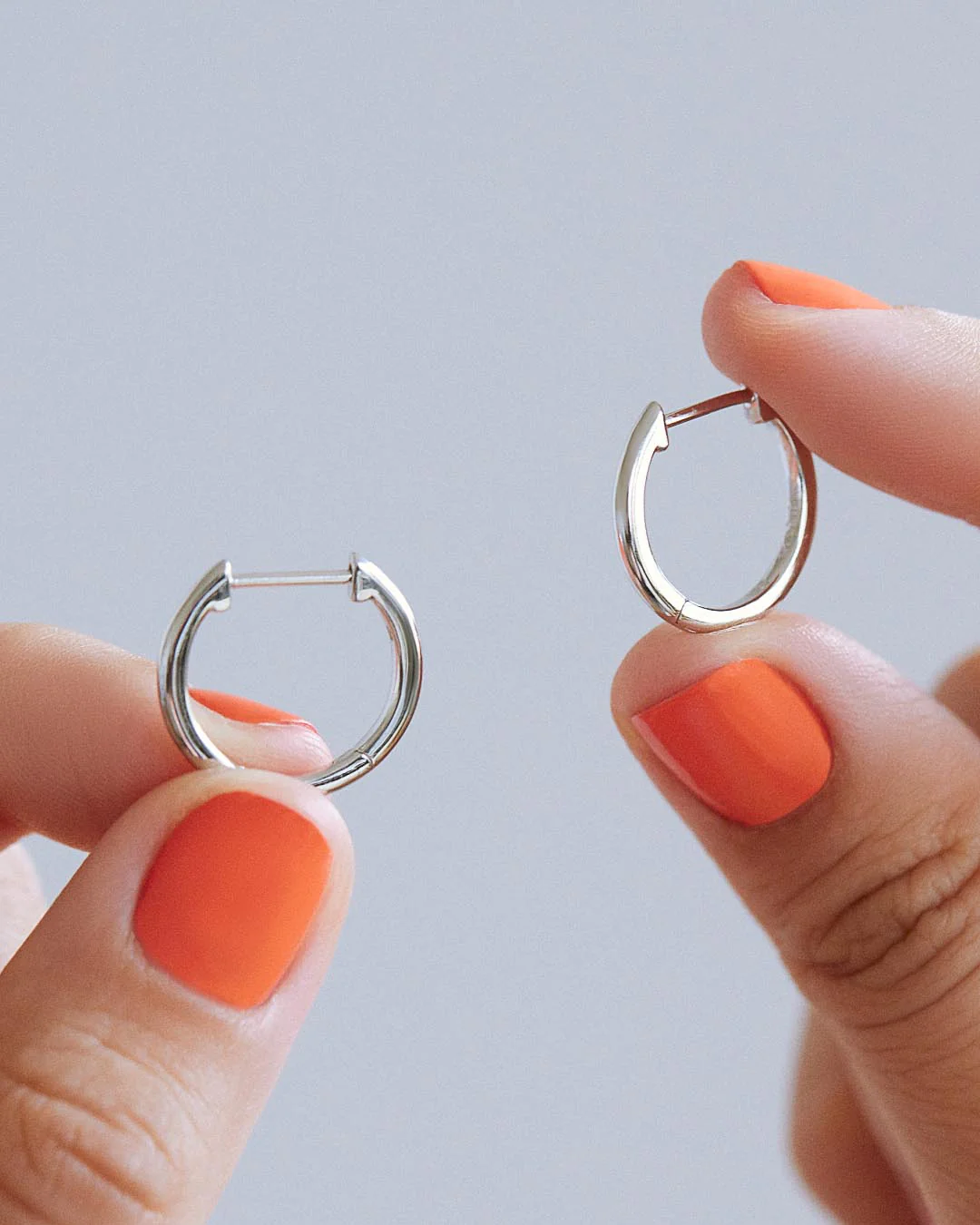 Small Slim Endless Hoops - Lo Small Silver - Image 4